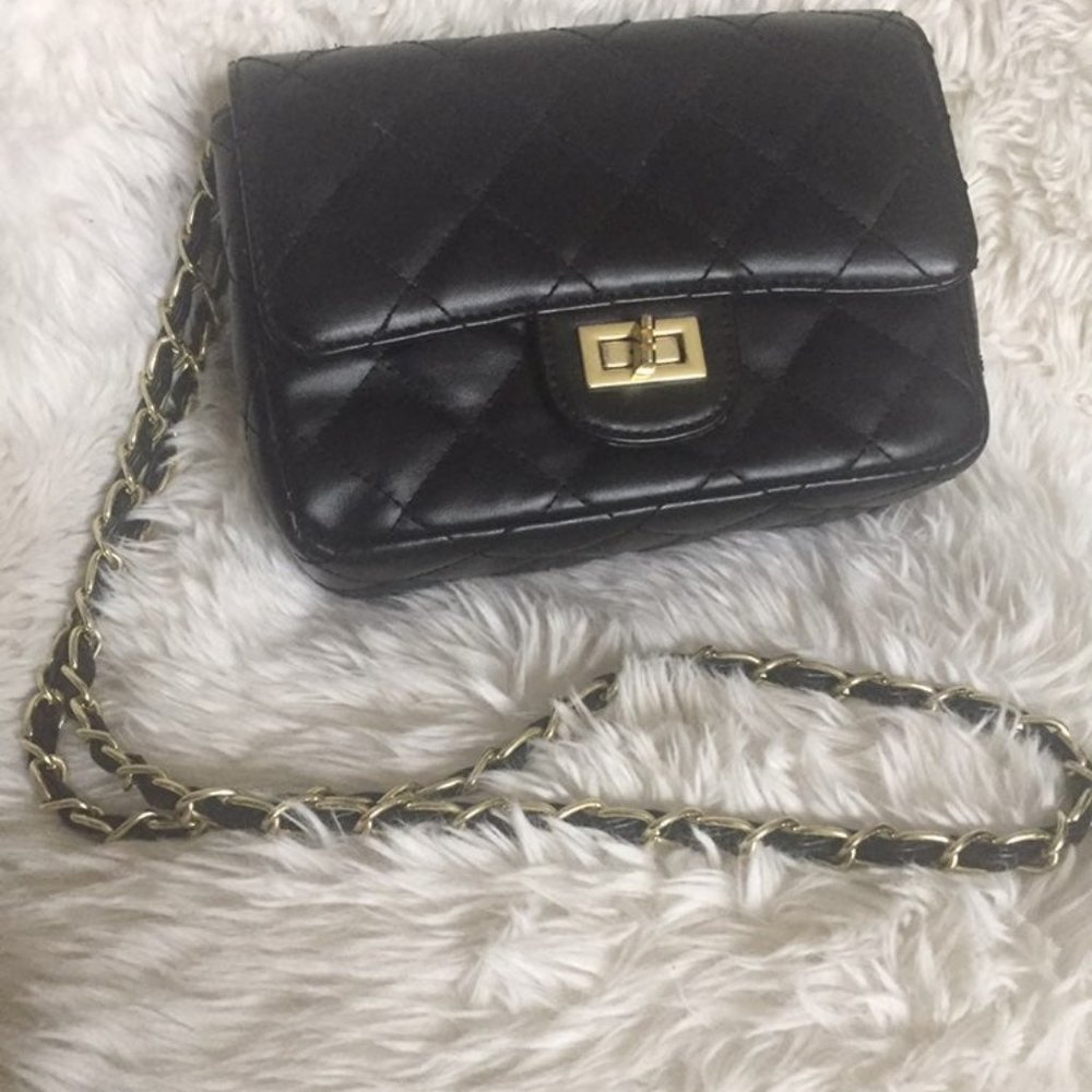 ❌SOLD!❌ Small Quilted Crossbody Bag